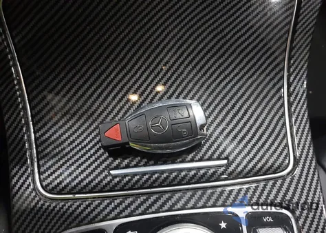 2018 Mercedes-Benz C 300 4Matic z USA, uszkodzony, nr VIN 55SWF4KB2JU282237